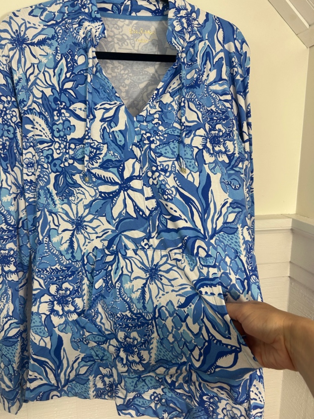 Lilly Pulitzer Cassi Popover Top UPF 50, Blue Tang Flocking Fabulous, large - Picture 6 of 7